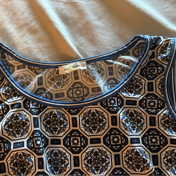 Geometric Patterned Blue and White Maxi Dress - Picture 3 of 4